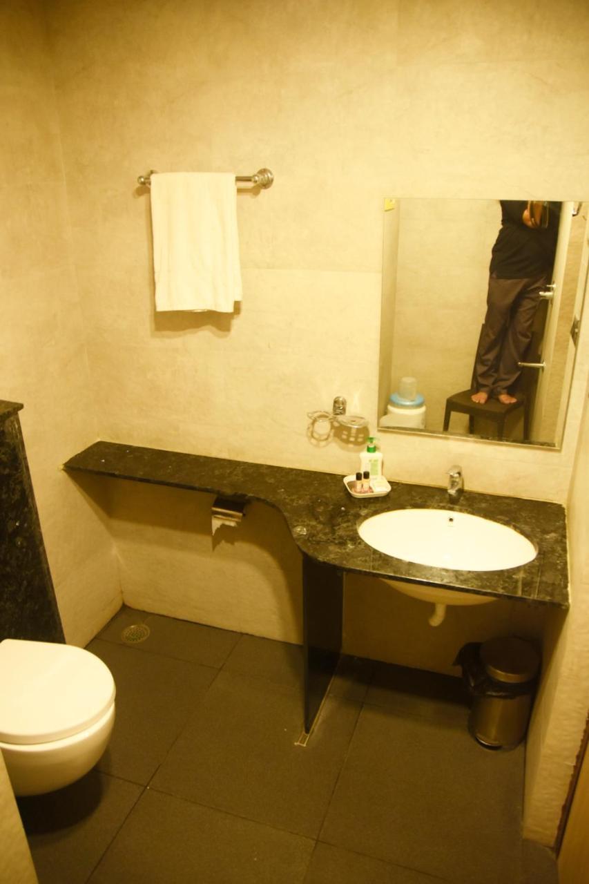 Hotel Om International Гокарна Экстерьер фото