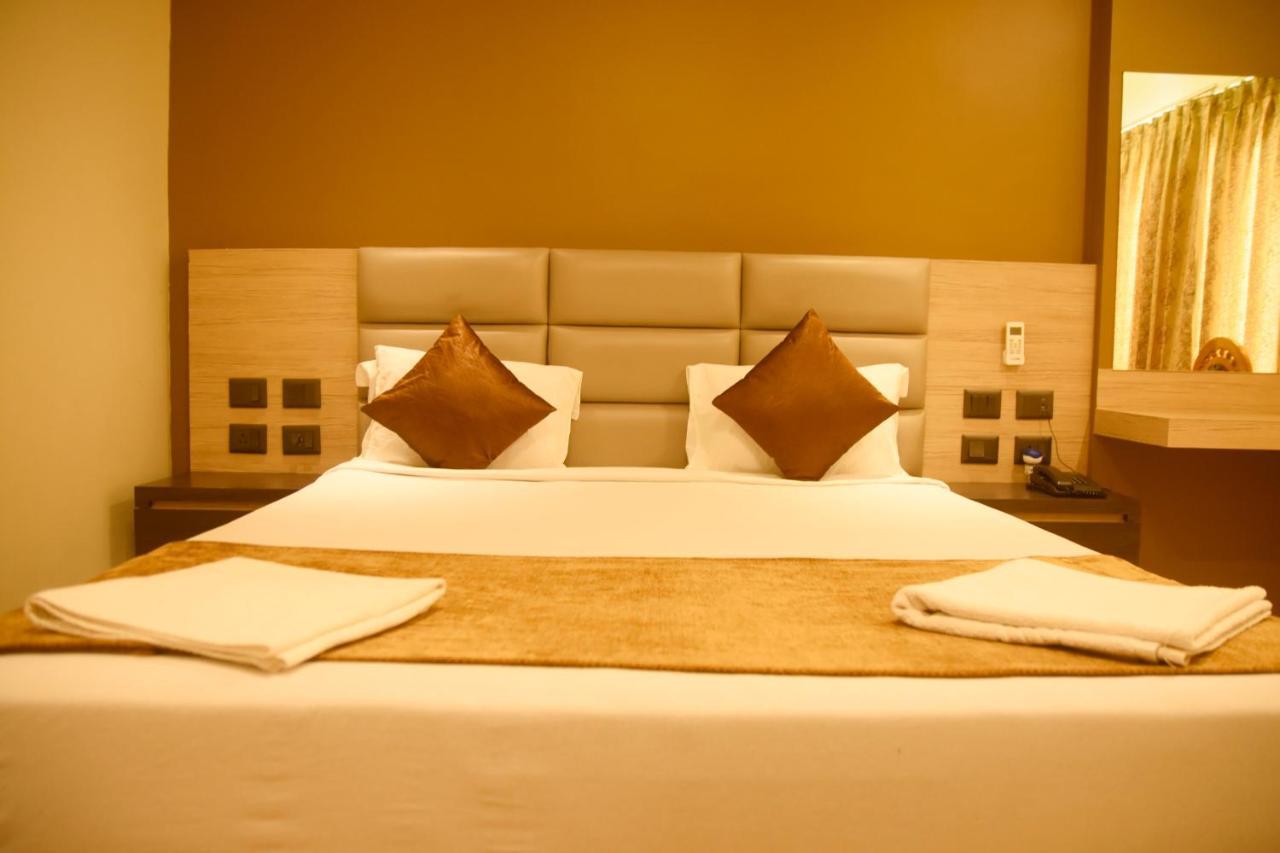 Hotel Om International Гокарна Экстерьер фото